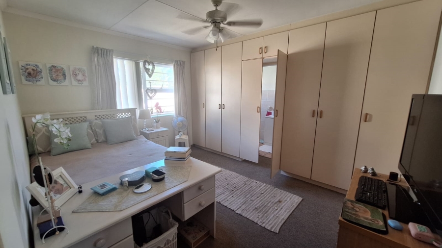 3 Bedroom Property for Sale in Stilbaai Wes Western Cape